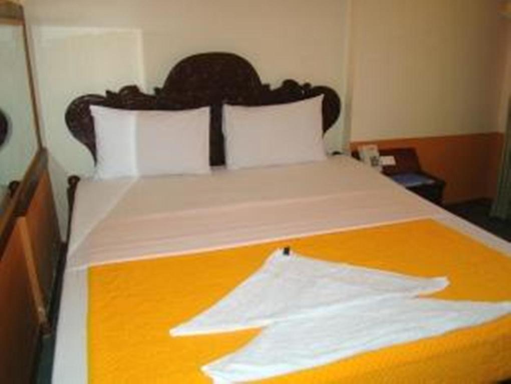 Thy Ny Hotell Battambang Exteriör bild