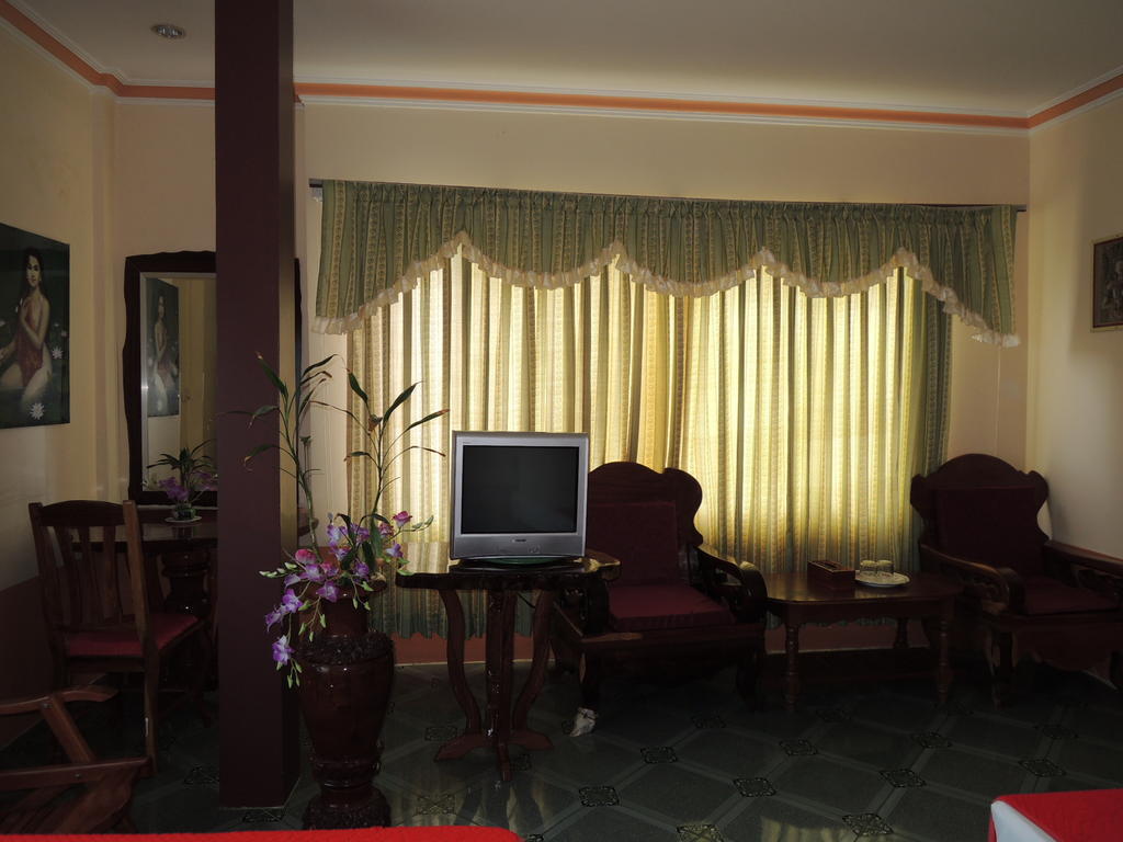 Thy Ny Hotell Battambang Exteriör bild